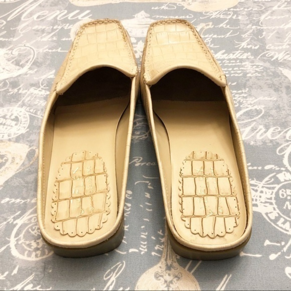 Liz Claiborne leather upper size 7.5M shoe